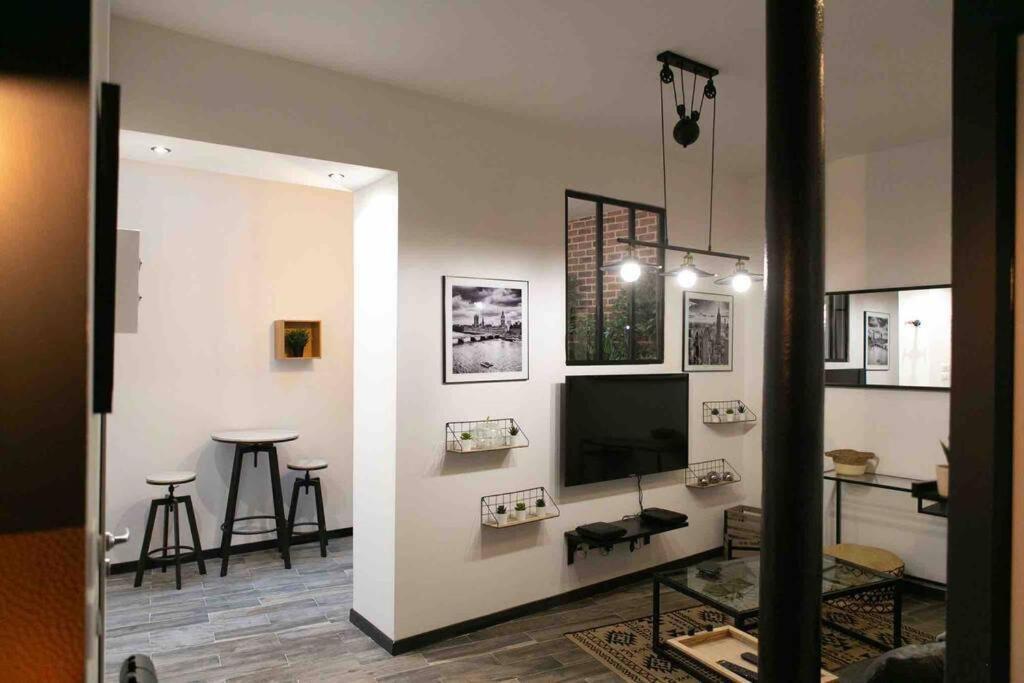 Loft De Courcaille - Balneo - Free Parking - Wifi Apartman Orléans Kültér fotó